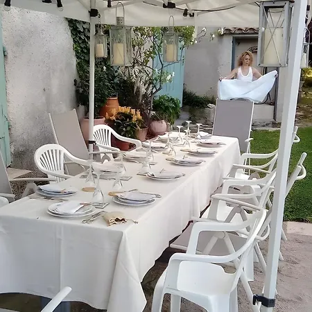 Du Mas Affortit Villa *